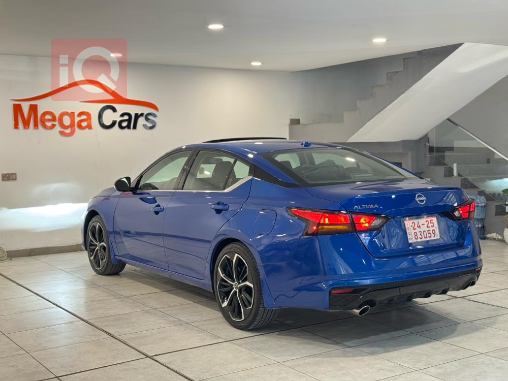 نيسان ألتيما